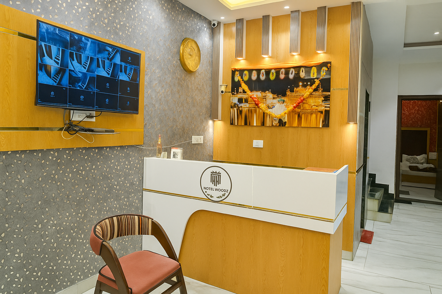 Hotel Woodz Reception Room near Golden Temple Amritsar