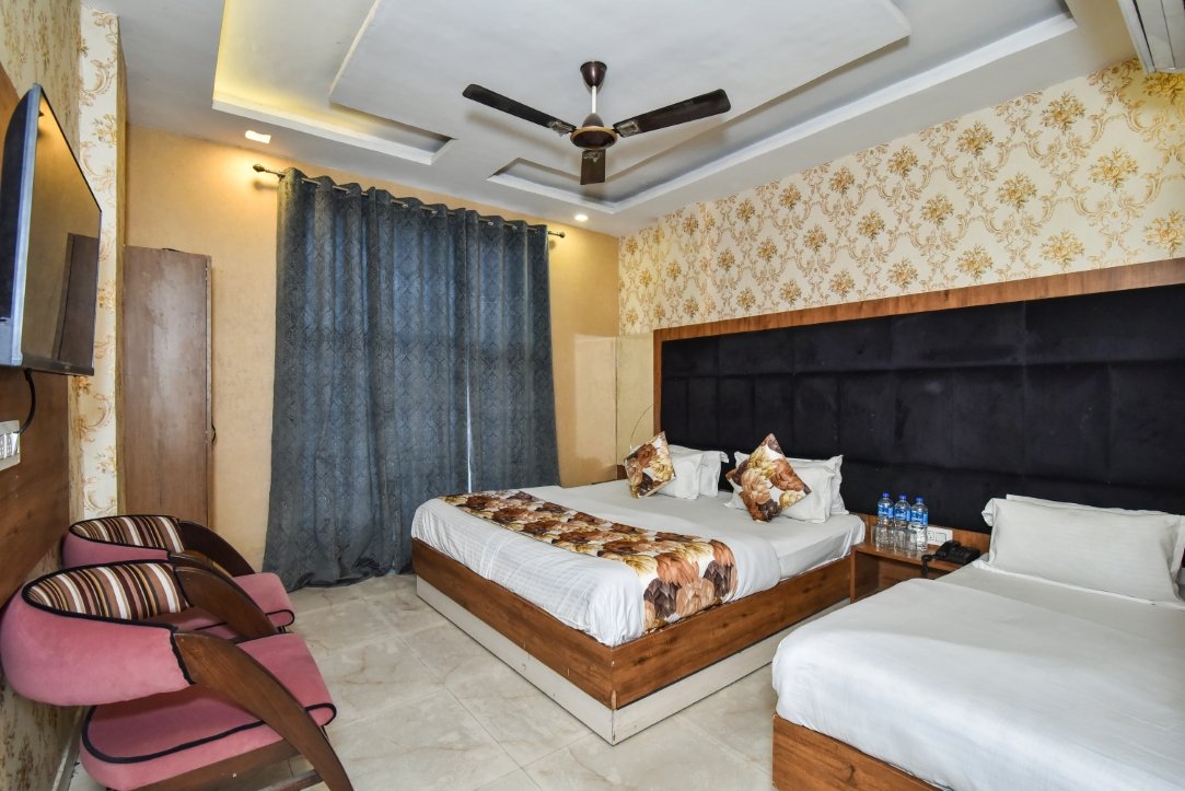 Deluxe Room Full Angle View – Hotel Woodz Amritsar