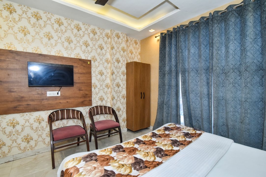 Deluxe Room at Hotel Woodz