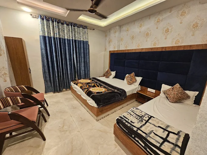 Hotel Woodz Deluxe Room with City View, Amritsar